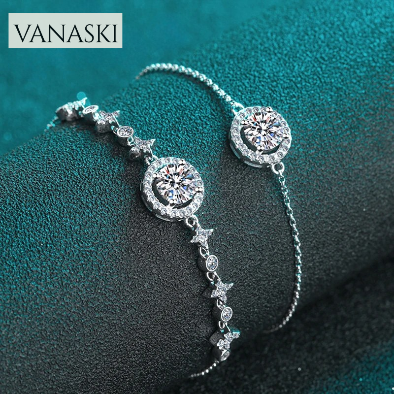 Silver bracelet with star and gemstone details on a dark background, featuring the Vanaski brand.