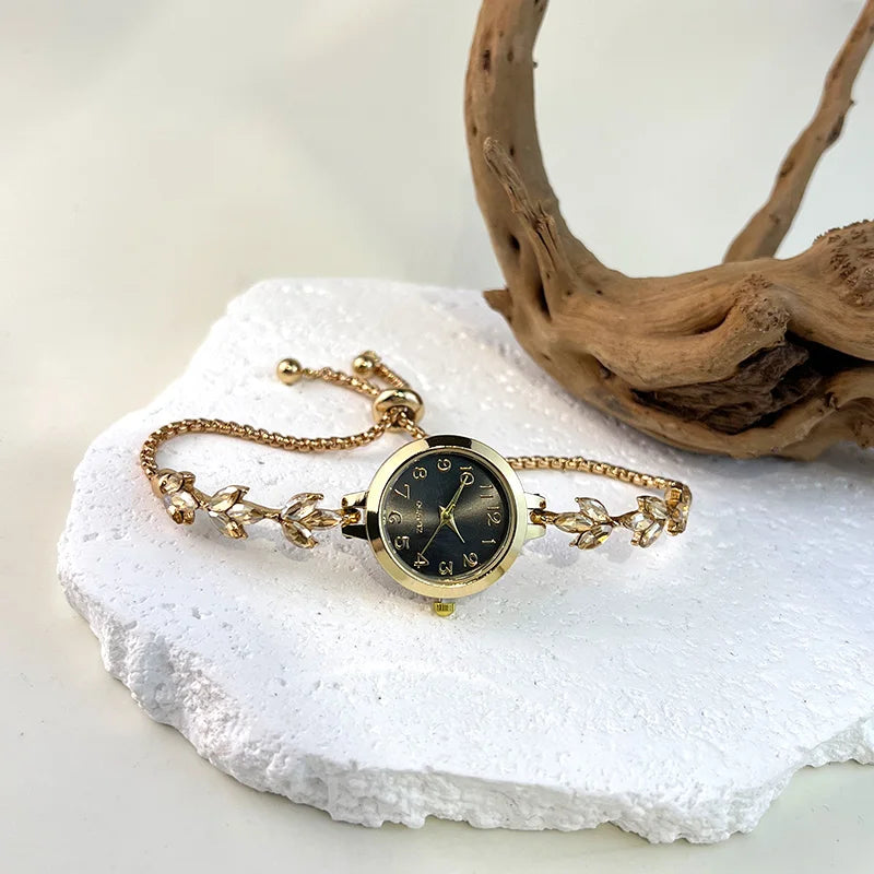 Round alloy case Arabic numeral classic dial leaf-shaped diamond-encrusted fashionable bracelet elegant ladies quartz watch