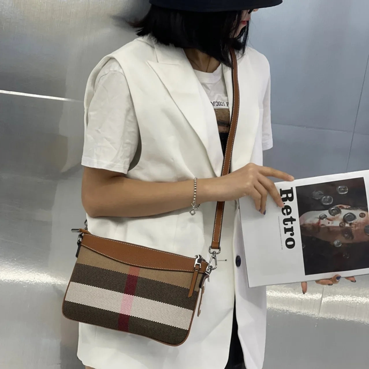 Canva Genuine Leather Crossbody Bag Women's 2022 New Trendy Striped Plaid Casual Hand-Grabbed Envelope Bag Versatile Underarm Ba